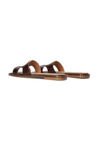Notre-V Mules - coco odara