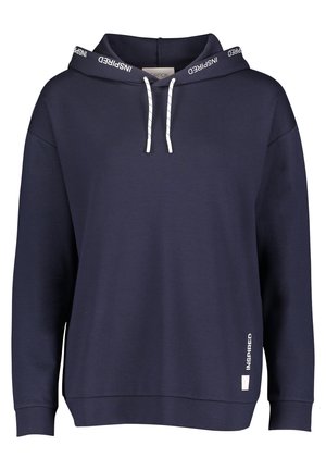 Sudadera con capucha azul marino con cordones blancos, texto "INSPIRED" en el borde de la capucha y en la parte inferior izquierda del frente, puños y dobladillo acanalados.