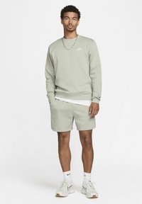 Nike Sportswear CRW - Sweatshirt - jade/horizon white