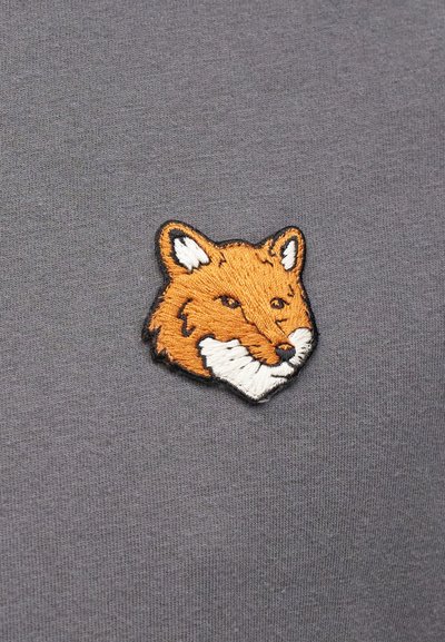 Maison Kitsuné FOX HEAD REGULAR TEE - Paprasti marškinėliai - charcoal