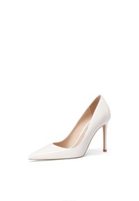 Décolleté in vernice bianca con tacco alto, punta affilata e design slanciato. L'interno presenta una fodera liscia beige.