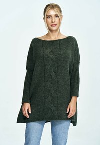 Ciemnozielony sweter z dzianiny z szerokim dekoltem w łódkę, ściągaczowymi rękawami i wzorem w warkocze z przodu. Luźny krój, dłuższy tył.