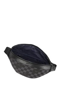 Czarna nerka w kratę z dodatkami ze skóry, zamknięciem na zamek i granatowym wnętrzem. Z logo JOOP! oraz usztywnionym, zaokrąglonym kształtem.