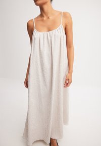 SEERSUCKER - Maxi dress - beige white