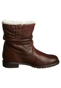 Bottine en cuir marron avec doublure en polaire blanche douce et semelle en caoutchouc plate, vue de côté montrant un design froissé et des détails cousus.