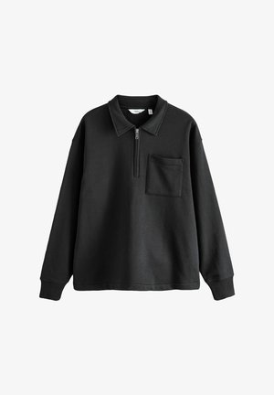 Pulover negru realizat dintr-un material moale, având un fermoar la jumătate, un guler și o buzunar frontal. Croi lejer cu mâneci lungi.