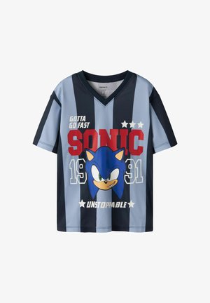 Blå T-shirt med korte ærmer med striber med Sonic the Hedgehog ansigt, rød "SONIC", teksten "GOTTA GO FAST", "1991" og "UNSTOPPABLE" på fronten.