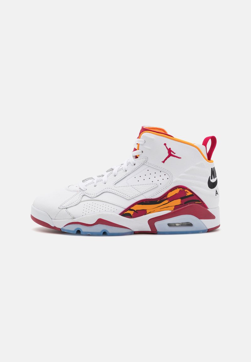 Tenisky Jordan 6 Retro s bielou koženou vrchnou časťou, živými červenými a oranžovými akcentmi a priesvitnou modrou podrážkou.
