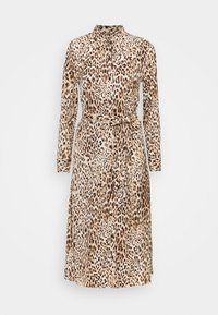 Langärmeliges, knielanges Hemdblusenkleid mit Leopardenmuster, Kragen und gebundenem Taillengürtel, vor einem schlichten weißen Hintergrund präsentiert.