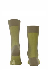 Skarpetki w oliwkowym kolorze z żółtymi paskami, z prążkowaną teksturą oraz wzmocnionymi strefami na palcach i piętach. O umiarkowanej długości, zaprojektowane z myślą o komforcie i trwałości.