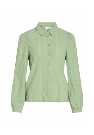 Vaaleanvihreä pusero, jossa pitkät liehukevät hihat, teksturoidut pystysuorat kuviot ja klassinen kaulus.