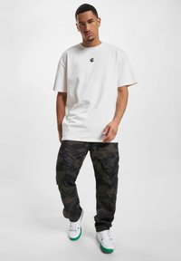 Rocawear NONCHALANCE - Jednoduché tričko - ready for dye
