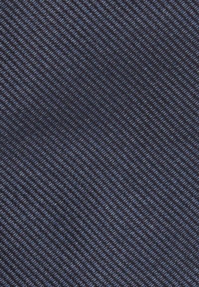 Σκούρο μπλε υφασμάτινο με υφή και διαγώνιο σχέδιο υφαντής. Το υλικό φαίνεται ανθεκτικό και έχει ελαφριά γυαλάδα, δείχνοντας βάθος και διάσταση.