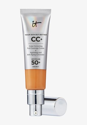 Tube de crème CC+ Your Skin But Better d'IT Cosmetics avec SPF 50+ et distributeur à pompe, debout avec le bouchon argenté à côté.