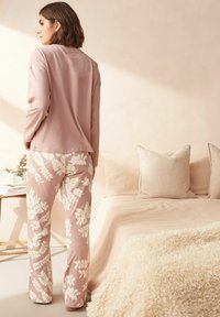 Next FAIRISLE PATTERN LONG SLEEVE SET - Pyžamo - pink leaf
