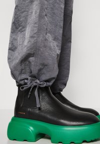 Samsøe Samsøe GIRA BUTTON TROUSERS - Bukse - turbulence