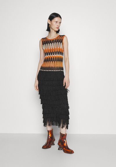 Lukhanyo Mdingi SOCIETY DRESS - Pulóverruha - mango/black/yellow