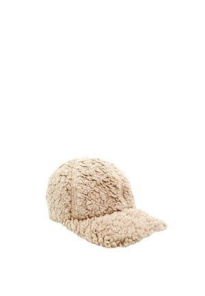 Beige baseball cap with a soft, curly fleece texture, designed for warmth and casual wear.