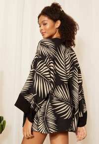 Friends Like These Ranta-asusteet - black white