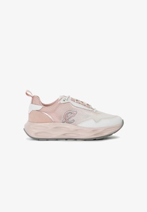 Lekkie sneakers z siateczkową cholewką w kolorze białym i jasnoróżowym. Miękkie zamszowe akcenty, amortyzowana podeszwa i detal z logo na boku.