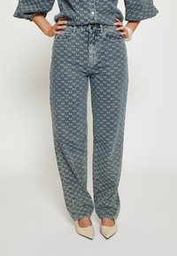 Minus SIENNE HIGH WAIST  - Široke kavbojke - light denim