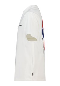 Witte katoenen t-shirt met korte mouwen, met de tekst "CHICAGO" in het zwart en een kleurrijk abstract ontwerp in rood en blauw aan de zijkant.