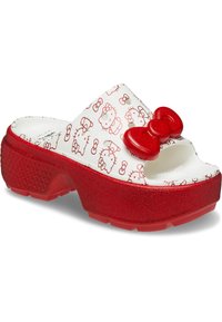 Weiße Rutschen-Sandalen mit rotem Hello Kitty-Design. Mit einem glänzenden roten Schleifenakzent und dicker, glitzernder roter Sohle mit strukturiertem Grip.