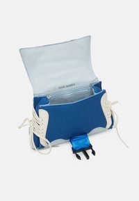 Steve Madden BDIEGO - Håndveske - blue