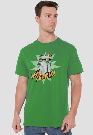 SESAME STREET NOW SCRAM - Print T-shirt - dark green