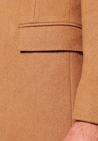 Pier One Abrigo corto - tan
