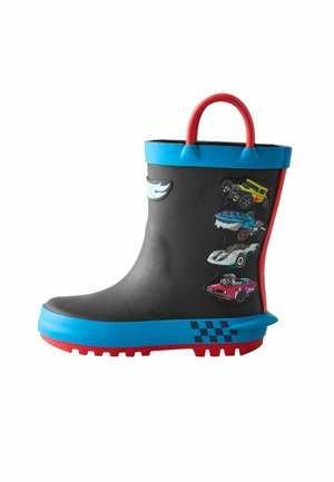 Botte en caoutchouc noire avec des accents bleus et rouges. Présente des graphismes colorés de voiture sur le côté, un talon surélevé et une semelle texturée pour l'adhérence.