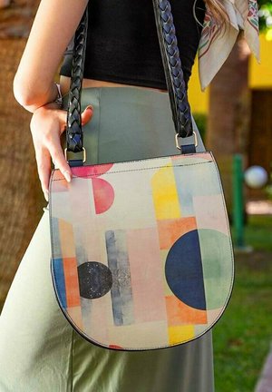 Dogo, DOGO DAMEN IVY BAG GEOMETRIC SHAPES HANDGEFERTIGT UMHÄNGETASCHEN - Cross body bag - mehrfarbig