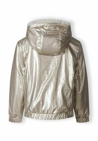 Metallic zelta pūkains džakets ar kapuci, ar teksturētu apdari, elastīgām apkaklēm un savelkamu apakšmalu, lai nodrošinātu ciešu piegulšanu.