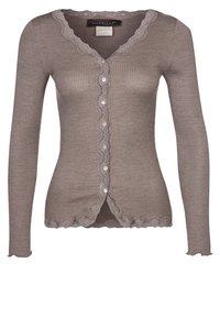 Brązowy prążkowany kardigan z długim rękawem, z falowanym kołnierzem i dolnym brzegiem, z sześcioma guzikami i delikatnym koronkowym zdobieniem na przodzie.