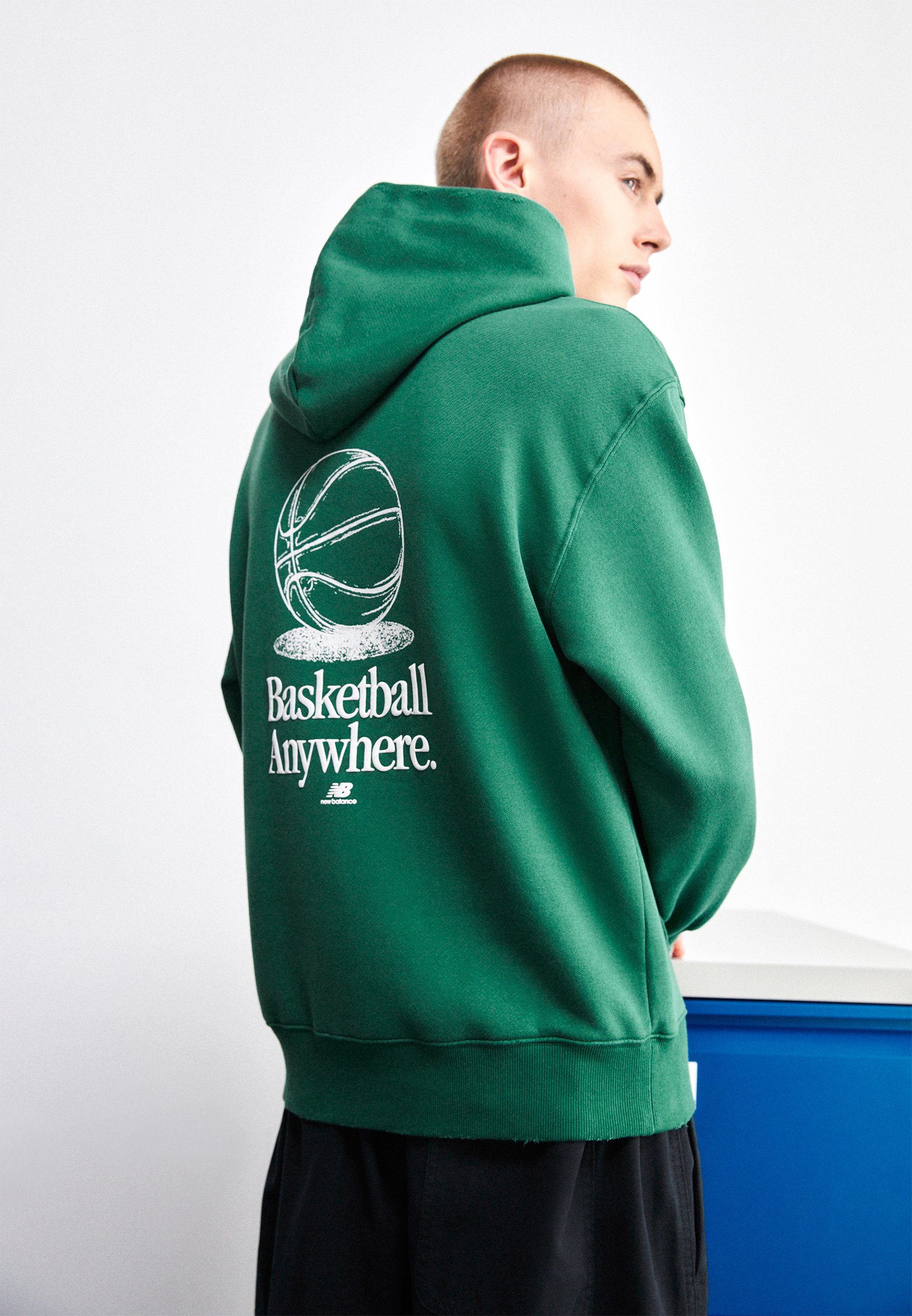 https://www.zalando.fr/new-balance-hoops-hoodie-sweat-a-capuche-team-forest-green-ne222s06h-m11.html