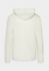 Långärmad hoodie i krämfärgad tyg. Slät textur med avslappnad passform och rund huva. Inga synliga mönster eller detaljer.