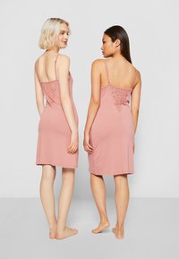 LASCANA HOLYWOOD NEGLIGÉ - Camicia da notte - mauve
