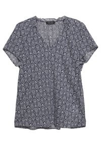 Marineblå bluse med korte ærmer, hvidt blomstermønster, V-udskæring og let, struktureret stof. Løst fit design.