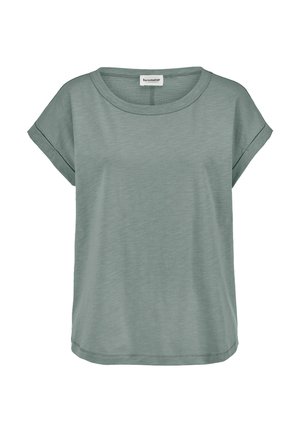 Hellgrünes T-Shirt mit kurzen Ärmeln, aufgerollten Bündchen, rundem Halsausschnitt und einem hessnatur Markenlabel, das innen am Kragen eingenäht ist.