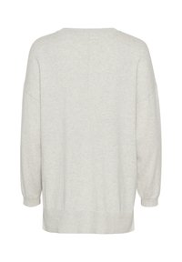 Jasnoszary sweter z długim rękawem o luźnym kroju, okrągłym dekolcie, obniżonych ramionach oraz ściągaczu na dole i przy mankietach. Gładka tekstura.