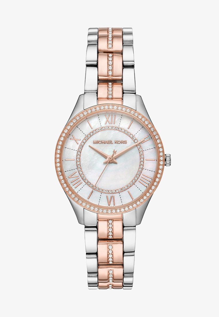 Die Michael Kors Uhr verfügt über ein zweifarbiges Metallband aus Silber und Roségold, ein rundes Zifferblatt aus weißem Perlmutt und Diamantakzente um die Lünette.