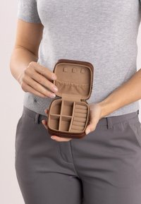 Gusti Leder LONNEKE - Iné doplnky - dunkelbraun