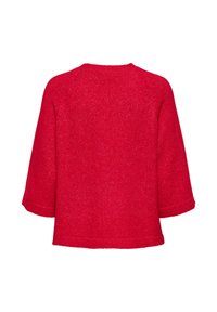 Pull en maille rouge avec un large col rond, des manches courtes et une coupe ample. La texture est lisse avec une légère brillance. Vue de dos montrée.