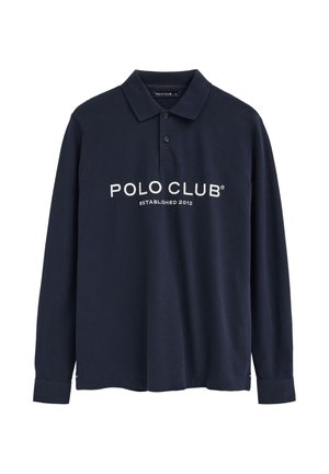 Polo a maniche lunghe blu navy con colletto, abbottonatura a due bottoni e scritta "POLO CLUB Established 2012" sul petto.