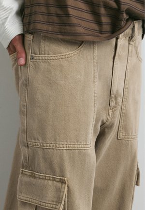 PULL&BEAR, RELAXED FIT CARGO - JEANS - Pantalon cargo - beige