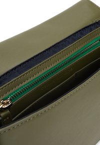 Tommy Hilfiger RESET CROSSOVER - Borsa a tracolla - utility olive