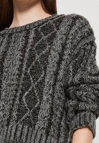 BDG Urban Outfitters Stickad tröja - grey