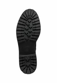 Semelle en caoutchouc noir avec un motif de semelle profond présentant des formes croisées et des rainures pour l'adhérence. Marque Geox embossée au niveau du talon.