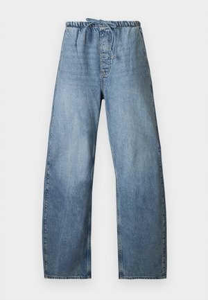 Hellblaue Jeans mit weitem Bein, elastischem Bund und Kordelzug, mit ausgewaschenen Details an Vorder- und Gesäßtaschen.