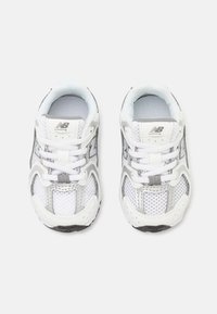 New Balance 530 UNISEX - Trainers - white/silver